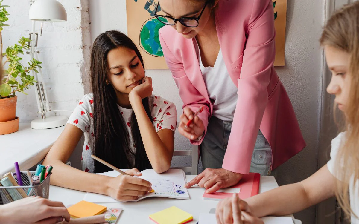 profesora y niña
